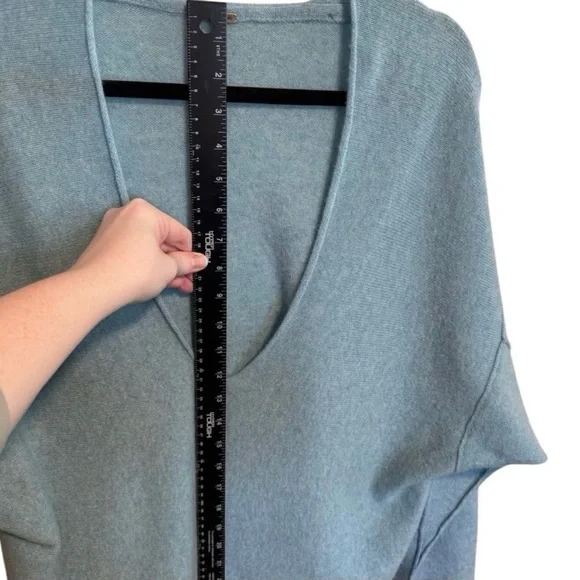 Free People Pale Blue Cashmere V-Neck Sweater Size Small - Picture 9 of 12